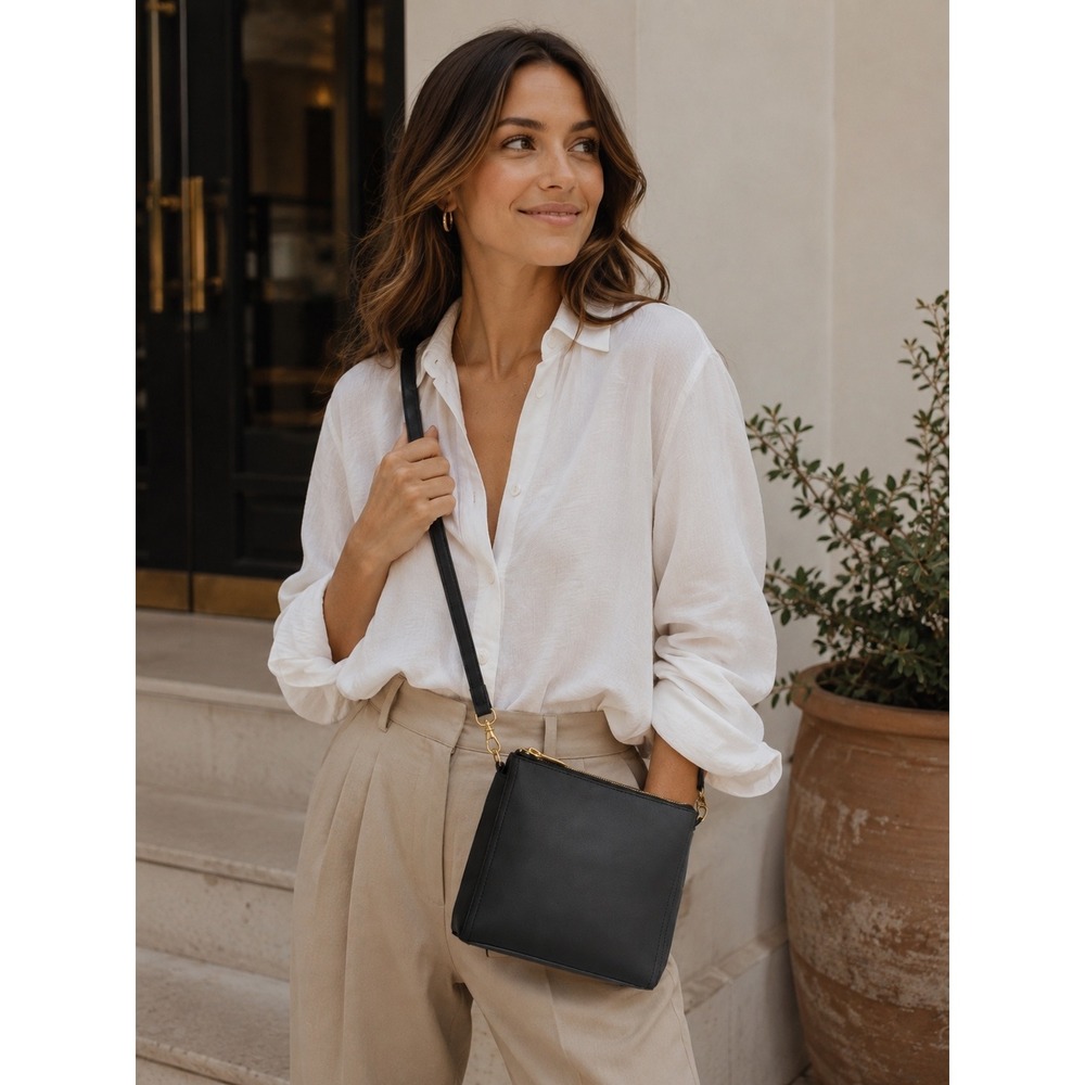 Lo & Sons Pearl Crossbody Bag Women OS Black NEW Cactus Leather Gold Hardware